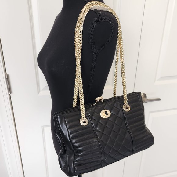 Guess by Marciano. Classic quilted "Chanel- Style" Shoulder Bag with Gold Chain - Picture 3 of 9